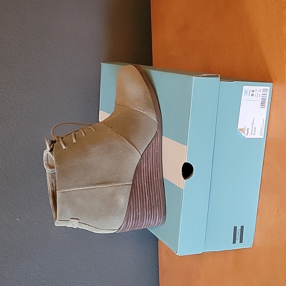 Tom's wedge boots New